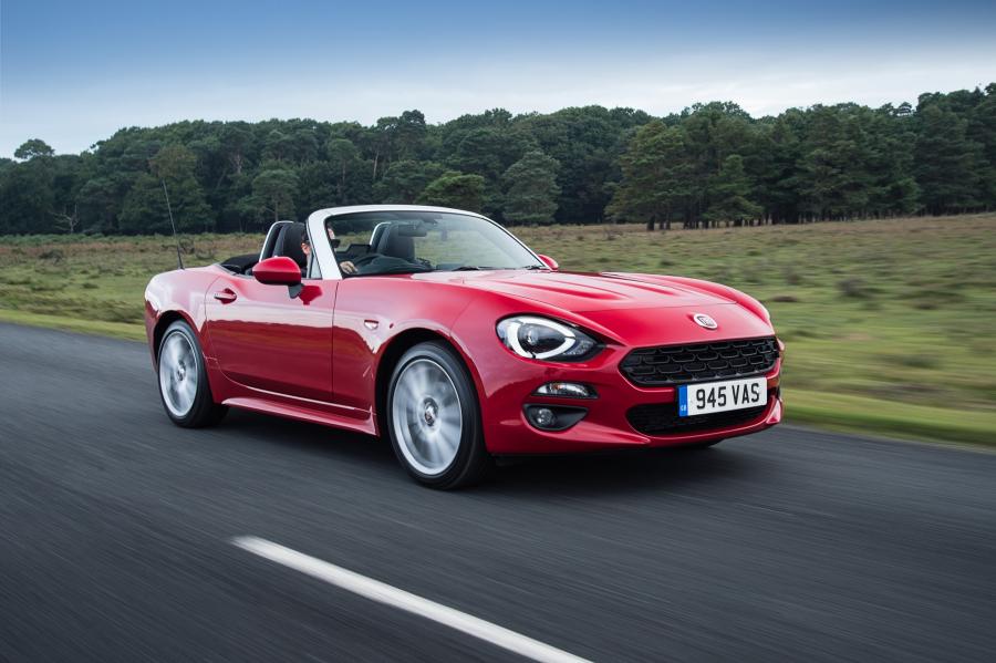  Fiat 124 Spider  2016 года  (UK) (фото 3 из 37)